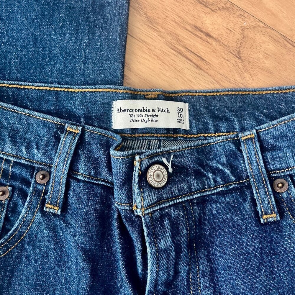 NWT Abercrombie & Fitch The 90's Straight Ultra High Rise Jeans 30 10 Long - Picture 9 of 11